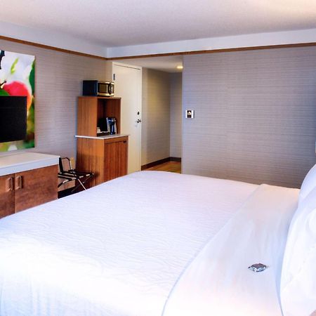 Hilton Garden Inn Detroit Southfield Bagian luar foto