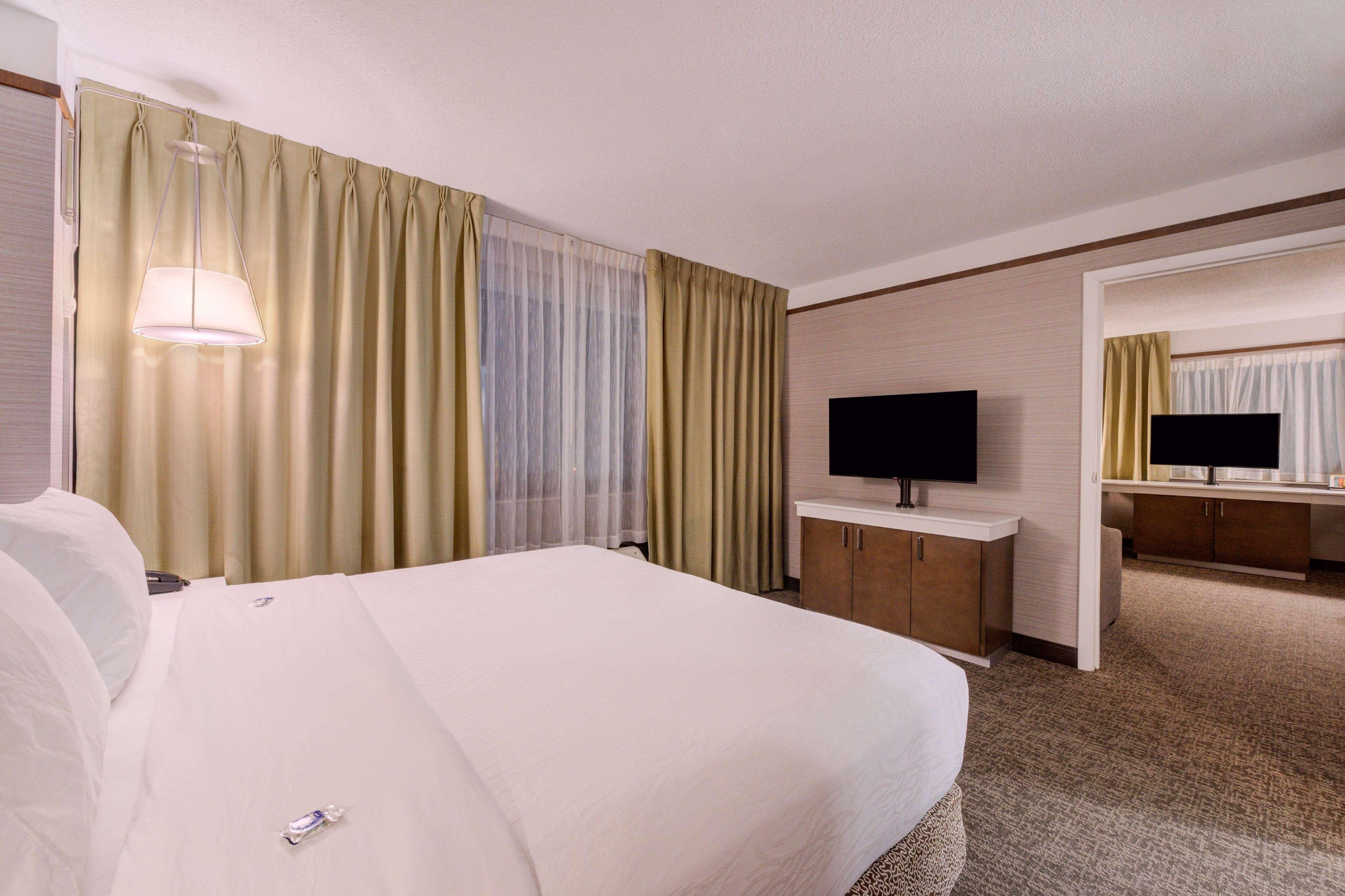Hilton Garden Inn Detroit Southfield Bagian luar foto