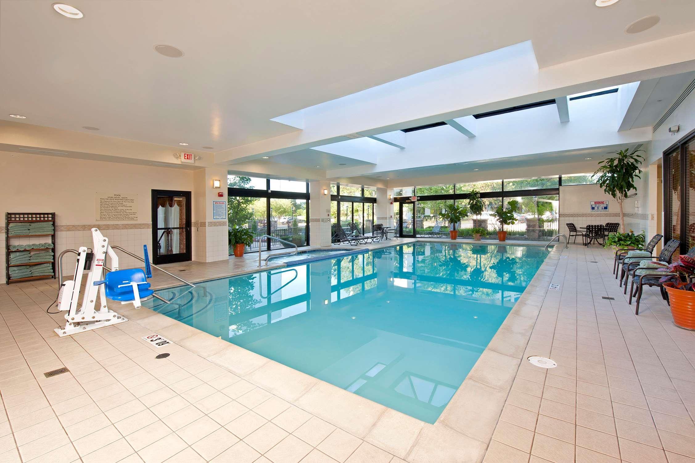Hilton Garden Inn Detroit Southfield Bagian luar foto