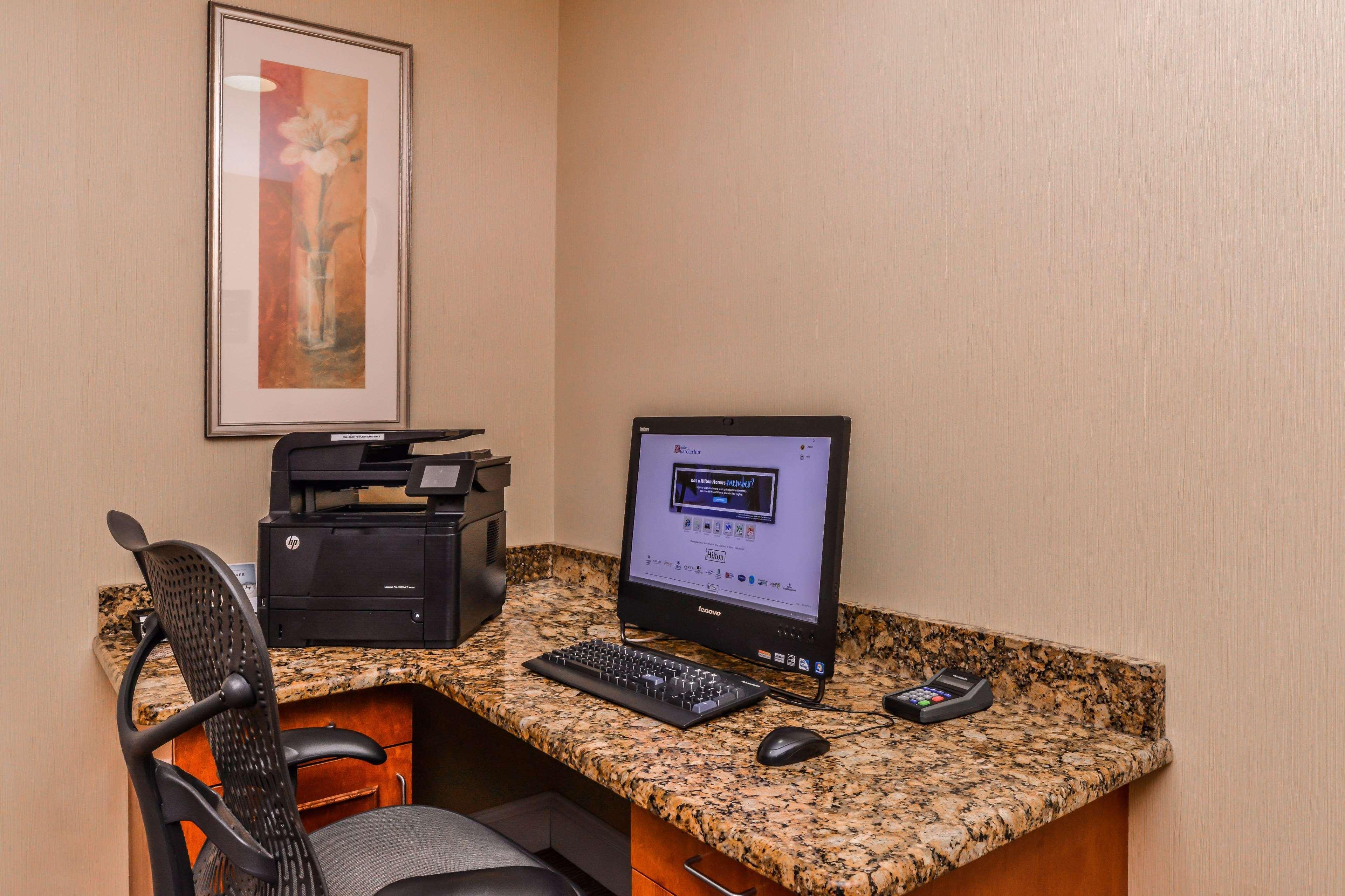Hilton Garden Inn Detroit Southfield Bagian luar foto
