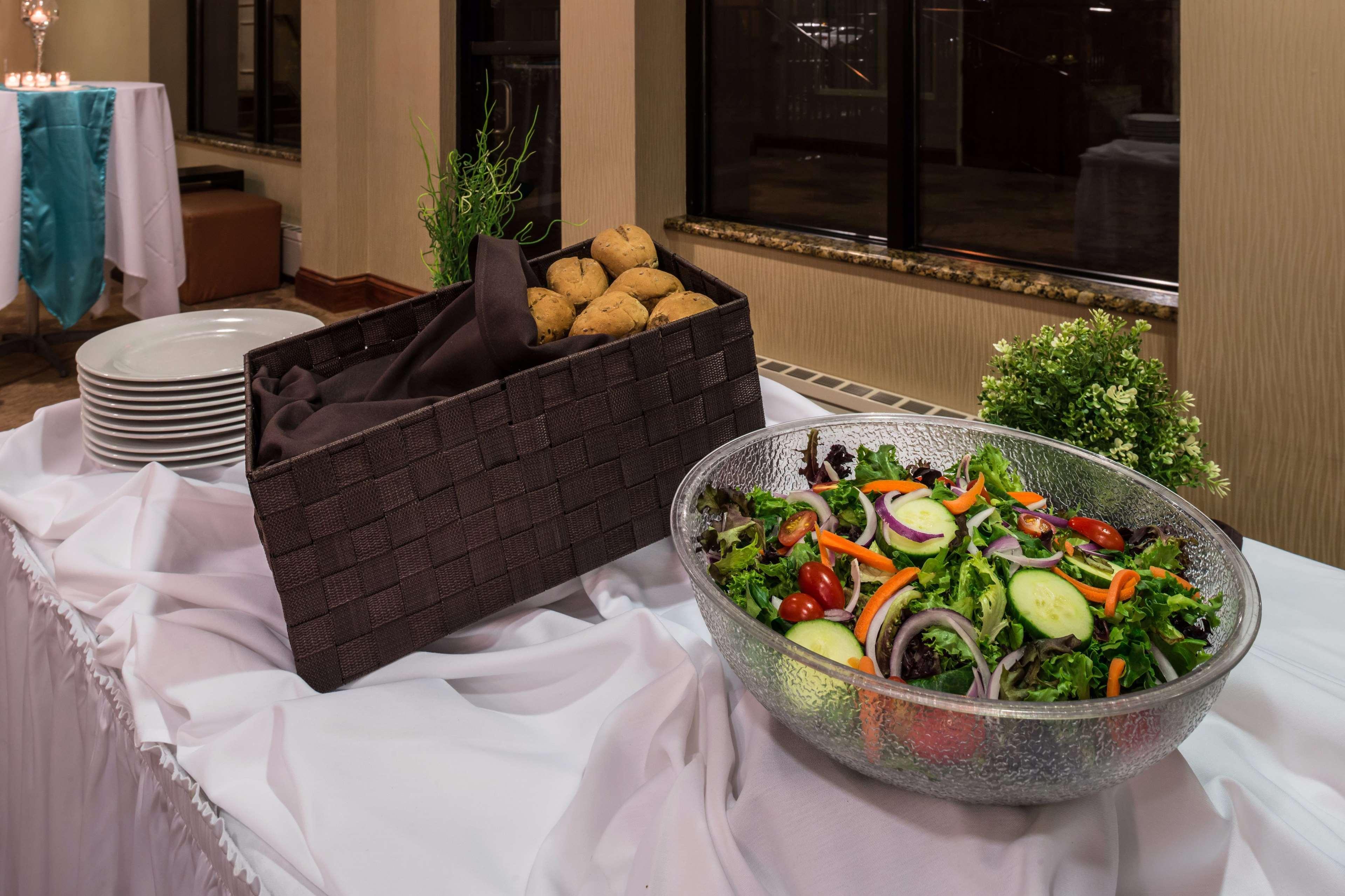 Hilton Garden Inn Detroit Southfield Bagian luar foto