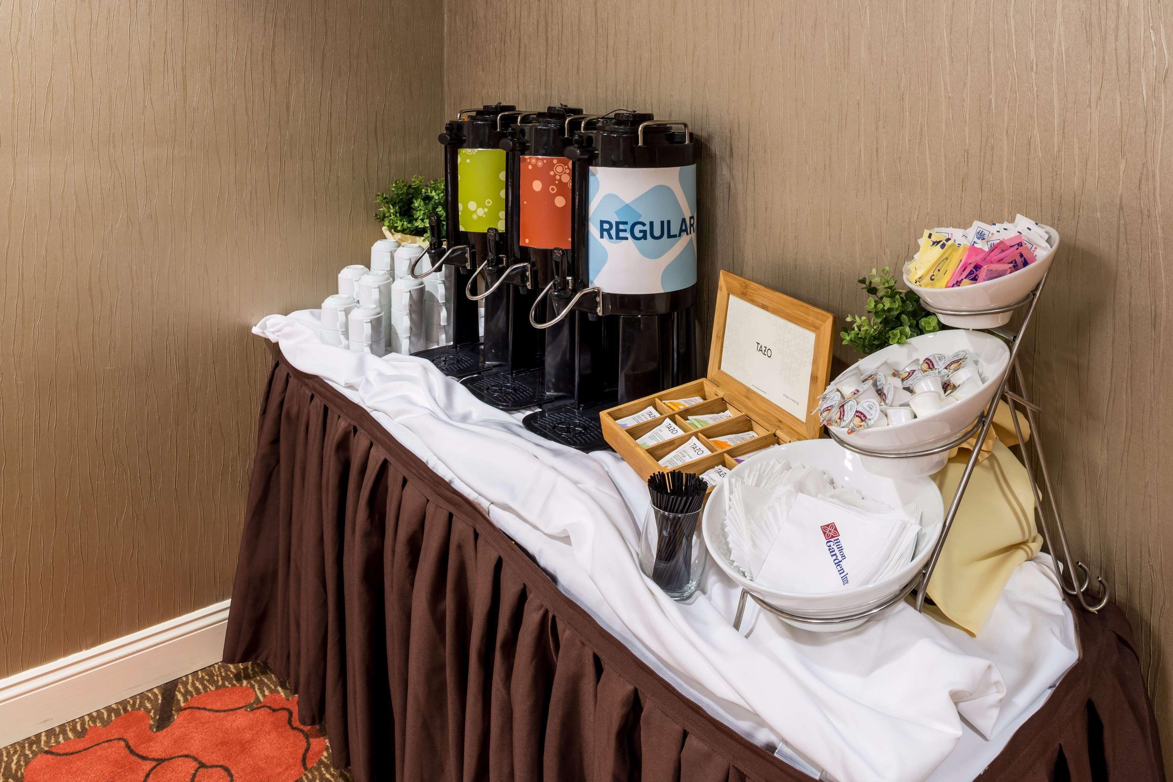 Hilton Garden Inn Detroit Southfield Bagian luar foto