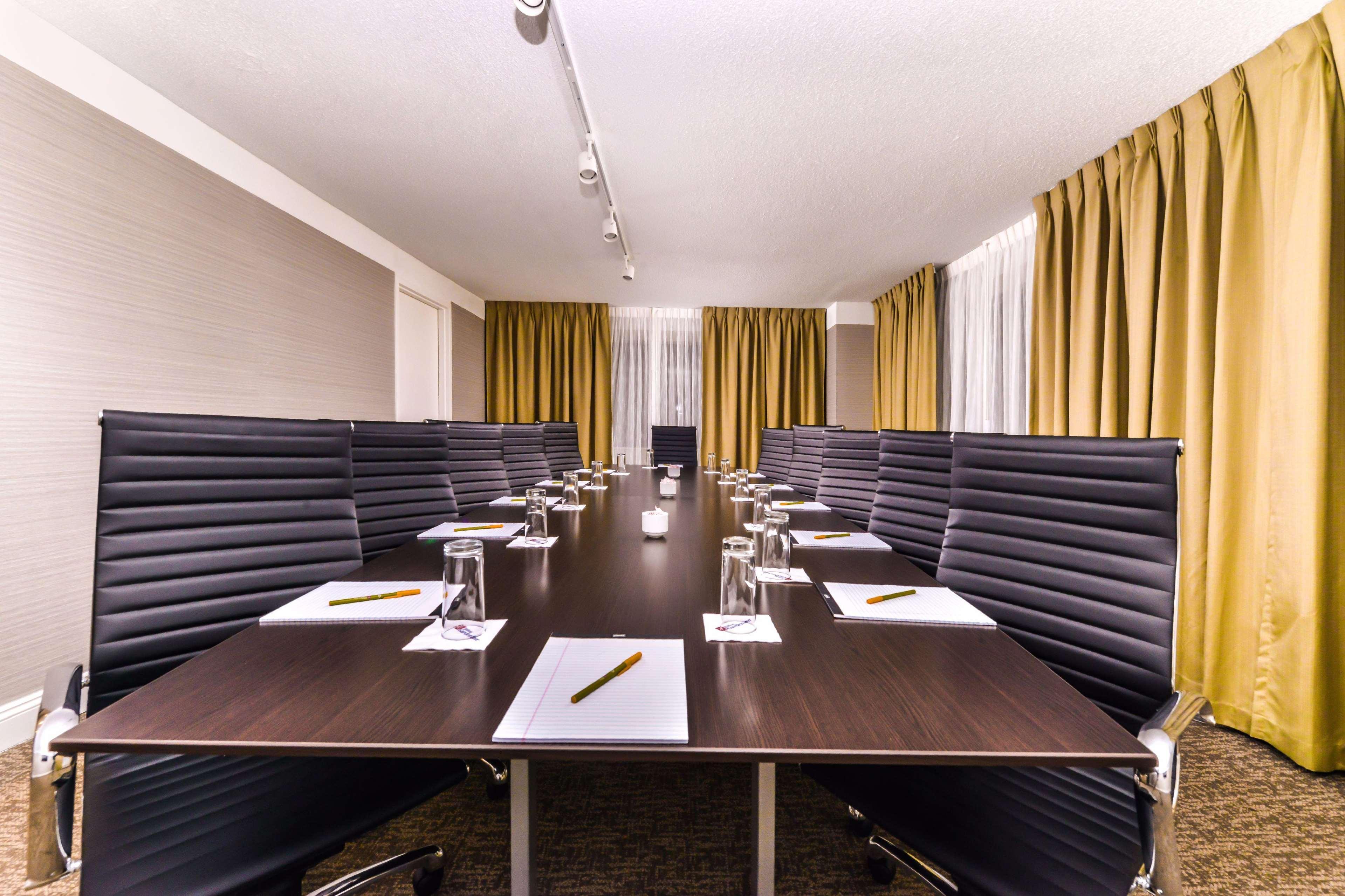 Hilton Garden Inn Detroit Southfield Bagian luar foto
