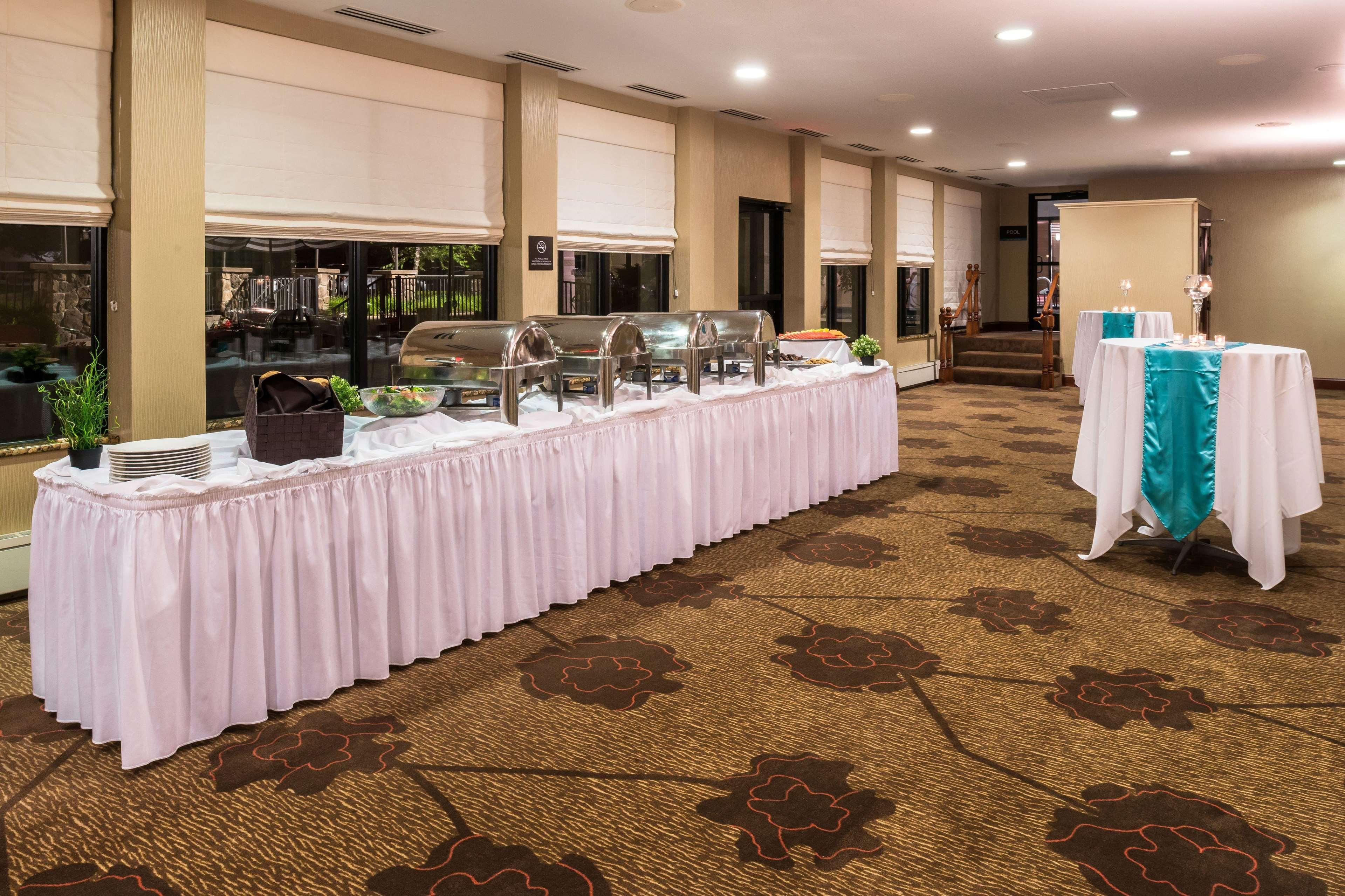 Hilton Garden Inn Detroit Southfield Bagian luar foto