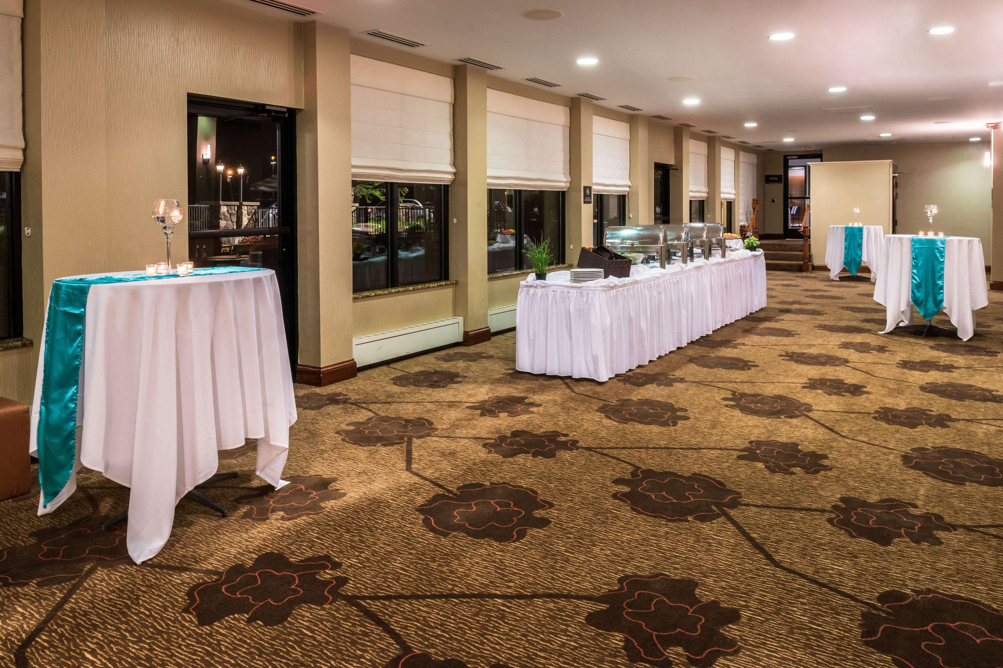 Hilton Garden Inn Detroit Southfield Bagian luar foto