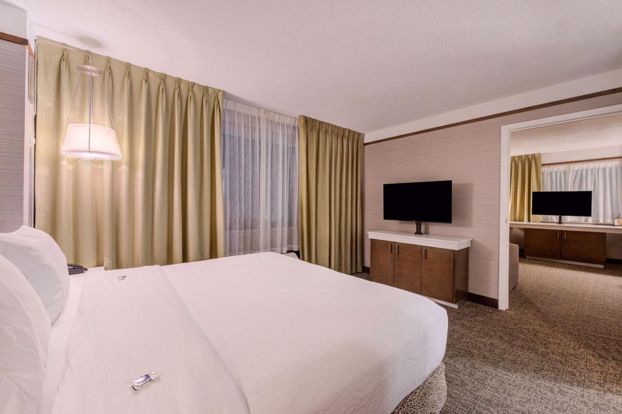Hilton Garden Inn Detroit Southfield Bagian luar foto