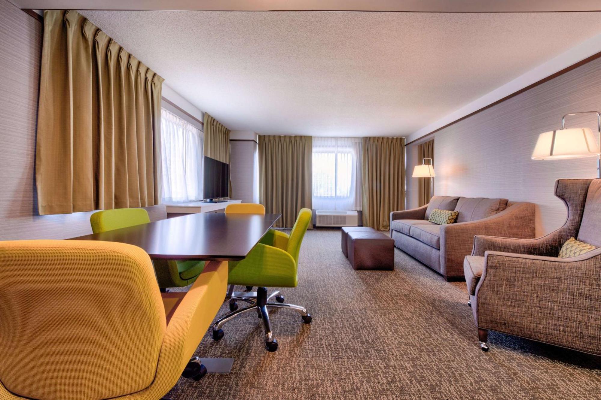 Hilton Garden Inn Detroit Southfield Bagian luar foto