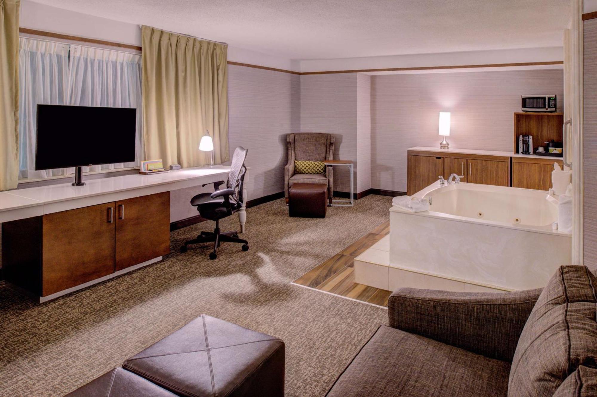 Hilton Garden Inn Detroit Southfield Bagian luar foto