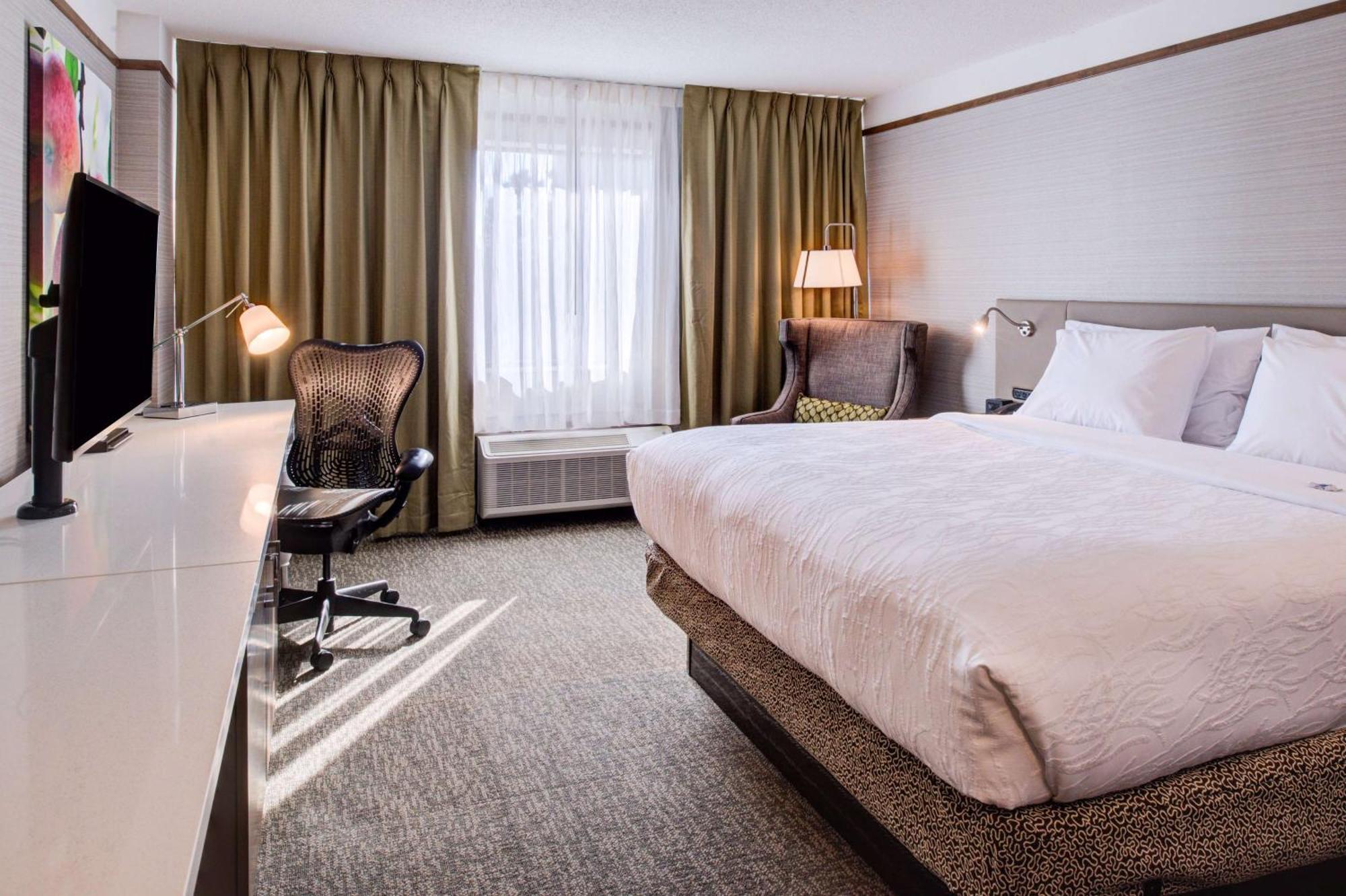 Hilton Garden Inn Detroit Southfield Bagian luar foto