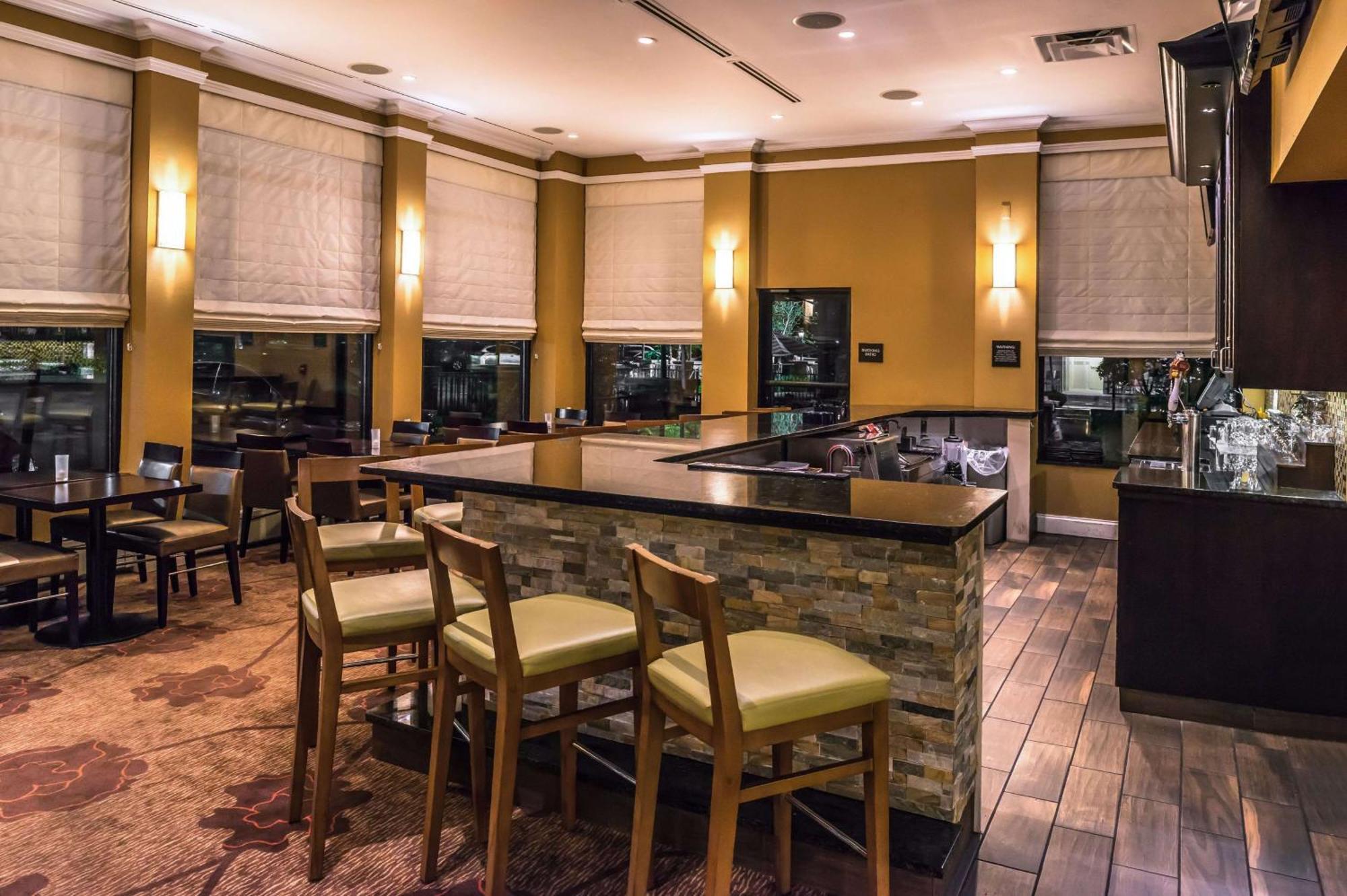 Hilton Garden Inn Detroit Southfield Bagian luar foto