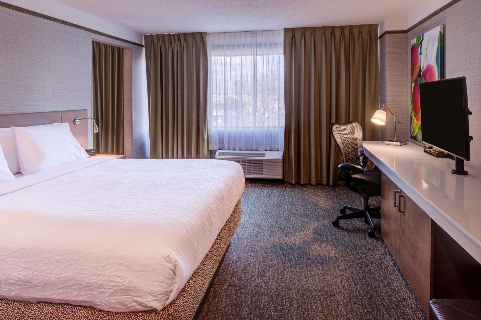 Hilton Garden Inn Detroit Southfield Bagian luar foto